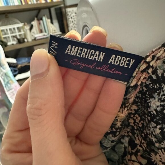 American Abbey Floral Crop Top Sz medium - Picture 5 of 5